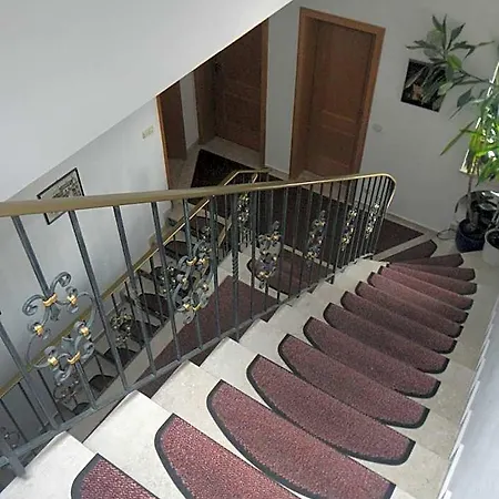 Πανσιόν Gaestehaus Brigitte 3*
